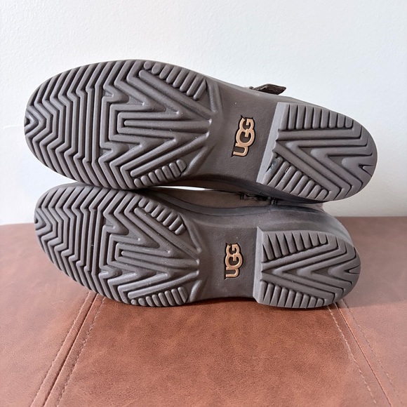 Ugg Robbie Waterproof Boots - Picture 7 of 7